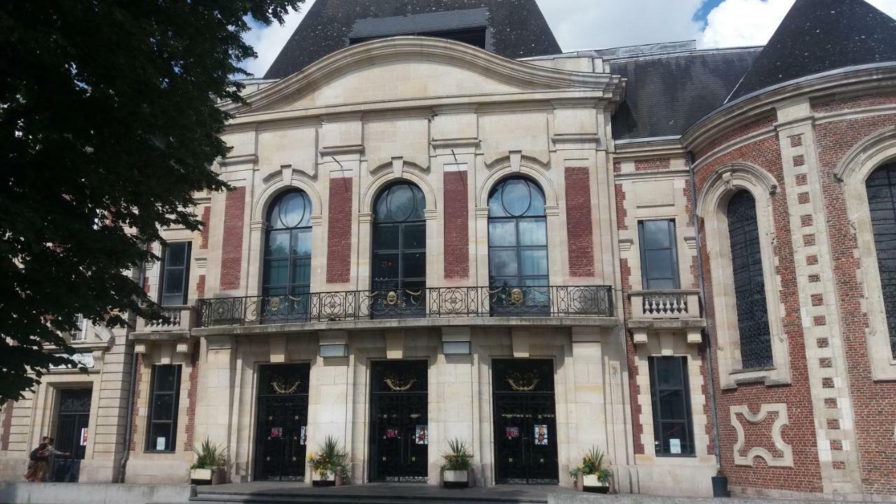Apt 8 Du Temple Hypercentre & Parking Apartment Cambrai Exterior photo